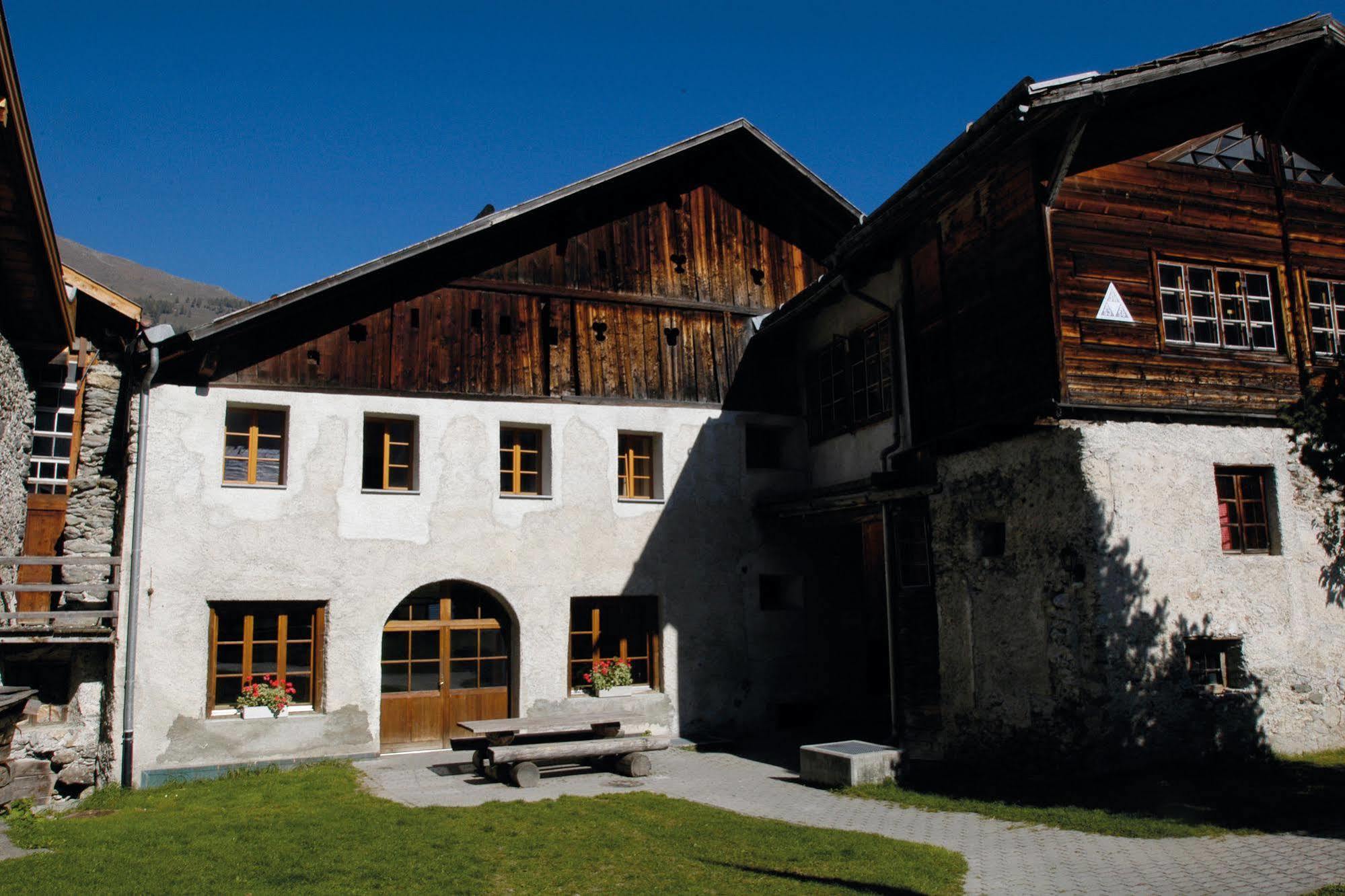 Sta-Maria Youth Hostel Santa Maria Val Muestair Exterior photo
