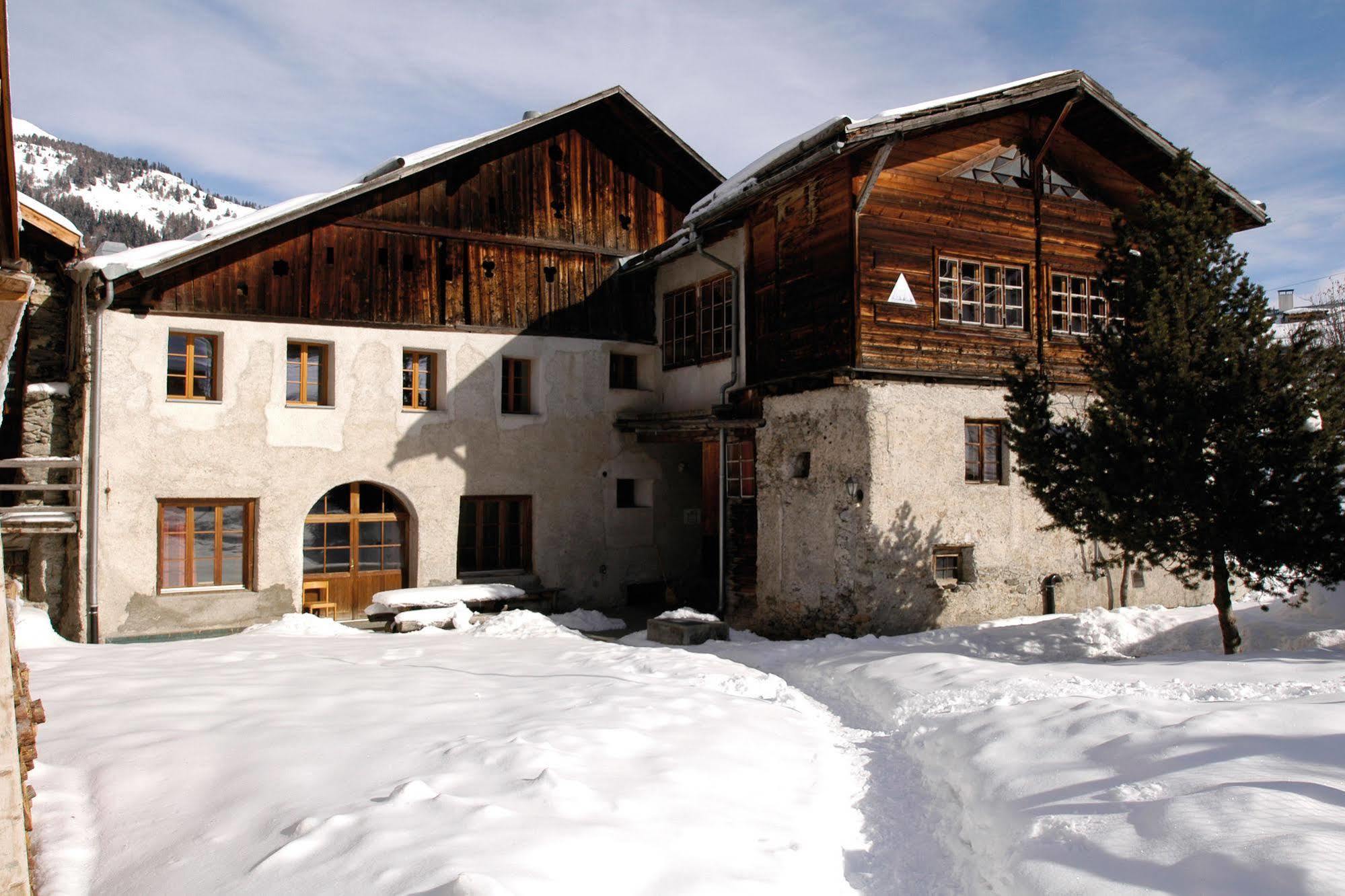 Sta-Maria Youth Hostel Santa Maria Val Muestair Exterior photo