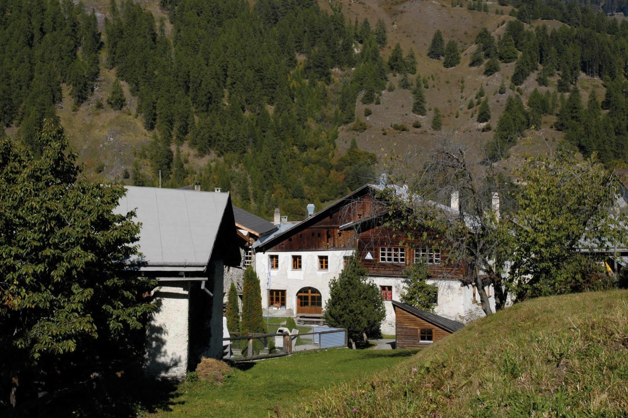 Sta-Maria Youth Hostel Santa Maria Val Muestair Exterior photo